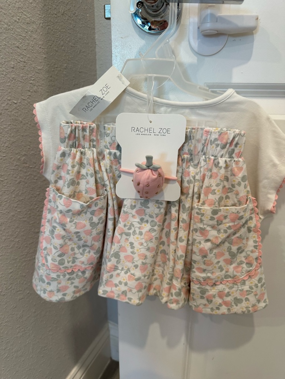 Beautiful and stylish girl outfit, size 4. NWT
